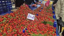 80 TL’lik çileğe yoğun ilgi