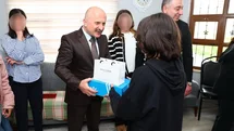 Vali Varol, çocuk evlerinde kalan çocuklara hediyelerini takdim etti