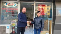 Isparta'da Yola Savrulan Para Bulundu