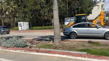 Antalya'da Elektrik Direğine Çarpan Otomobilde 2 Yaralı