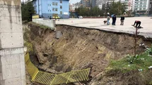 Başkentte sağanak etkili oldu: Dereler taştı, okulun istinat duvarı çöktü