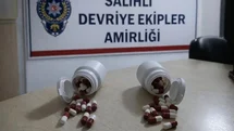 Şüphe üzerine durduruldular, üzerlerinden uyuşturucu hap çıktı