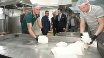Her gün 3,5 ton sütle peynir üretiyorlar