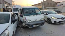 Eskişehir’de 4 aracın karıştığı trafik kazasında 3 kişi yaralandı