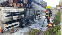 Tomruk Yüklü TIR Dorsesi Yandı