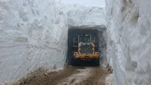 Hakkari'de Kar Tüneli Çalışmaları Devam Ediyor