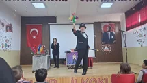 Çıldır'da Sihirbaz Gösterisi Yapıldı
