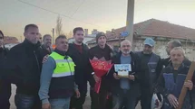Kavgayı ayırmaya gelen polisleri davul-zurnayla karşıladılar