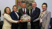 Başkan Ertaş ve Edremit heyeti CHP Lideri Özgür Özel ile buluştu