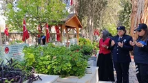 Şehit kızı polisler, babalarını andı
