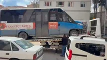 Ankara'da Minibüs-Kamyonet Çarpışması