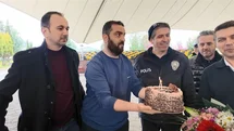 İhbara giden polislere pastalı sürpriz