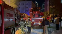 Kağıthane'de 5 Katlı İş Hanında Yangın Çıktı
