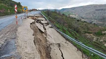 Siirt'te Heyelan Nedeniyle Yol Çöktü
