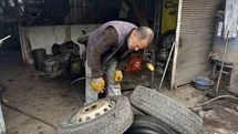 Bingöl’de havalar ısınmadı lastik değişimi gecikti: Sürücüler beklemede