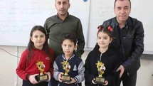 Hakkari’de öğrencilerin başarısı kupayla taçlandı