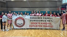 Mersin Barosu’ndan Antalya’da Anlamlı Duruş: Şiddete Karşı Pembe Forma!