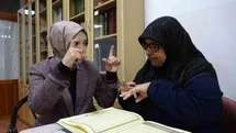İşitme Engelli Kadınlar Kur'an Öğreniyor