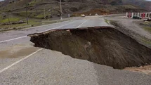 Siirt’te şiddetli yağışların ardından yol çöktü, heyelan meydana geldi