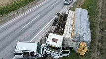 Kamyon ve tankerin karıştığı kazada faciadan dönüldü
