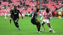 Samsunspor ve Beşiktaş Maçında İlk Yarısı Golsüz Geçti