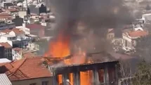 İzmir'de Metruk Bina Yangını