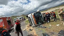 Diyarbakır'da Yolcu Otobüsü Devrildi