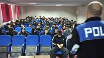Polisin lise öğrencilerine yönelik eğitimleri devam ediyor