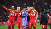 Galatasaraylı Taraftarlardan Kaleci Günay'a Destek