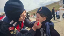 Bayburt'ta Jandarma Öğrencilerle Bayram Kutladı
