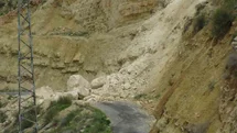 Gercüş'te Yolu Kapatacak Heyelan