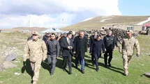 Ağrı Valisi Önder Bozkurt deprem bölgesinde