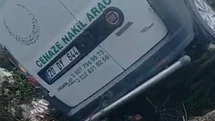 Sivas'ta Cenaze Nakil Aracı Kaza Yaptı