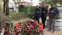 Adnan’ın Mezarı Duygusal Notlarla Ziyaret Edildi