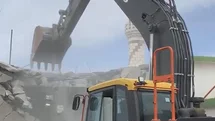 Maraş depremlerinde ağır hasar alan camii yıkıldı
