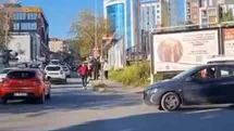 Maltepe’de sürücüyü darbedip motosikletine el koydular