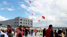Kütahya OSB’de uçurtmalar gökyüzünü renklendirdi