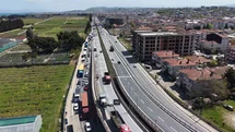 Yalova’da köprülü kavşakta çalışma nedeniyle trafik yoğunluğu