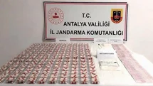 Antalya’da bir araçta yapılan aramada uyuşturucu madde ele geçirildi