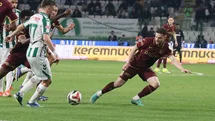 Trendyol Süper Lig: Konyaspor: 2 - Trabzonspor: 0 (İlk yarı)