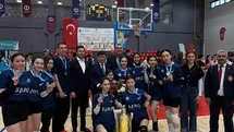 Kazakistanlı Öğrenciler Voleybol Turnuvasında Şampiyon Oldu