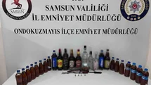 Alkollü sürücünün aracından sahte içki çıktı