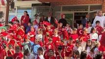 Osmaniye’de minik öğrencilerden el emeği bayrak sergisi