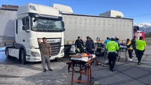 Erzincan'da Tır-Otomobil Çarpışması