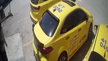 Görme engelli yayanın zor anları kamerada