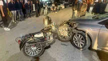 Otomobilin motosikletle çarpıştığı kaza güvenlik kamerasında