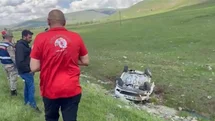 Elazığ’da otomobil şarampole devrildi: 3 yaralı