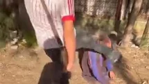 İzmir'de Yaşlı Adamı Tekmeleyenler Tutuklandı