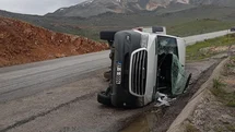 Malatya'da Minibüs Devrildi