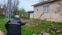 Yağış sonrası toprak kaydı, 9 yapı zarar gördü